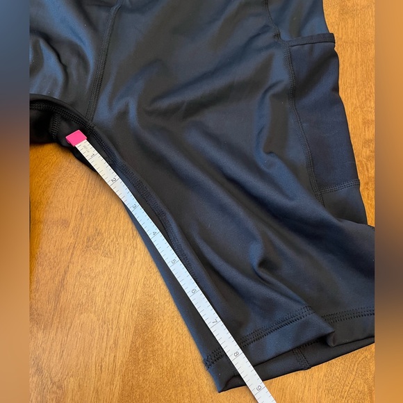 BNWT Adidas high-rise, right-fit bike shorts - Picture 2 of 6